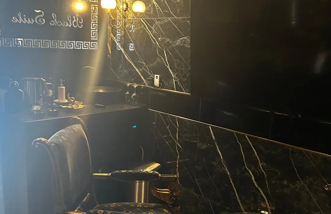 Love Room - Versace-1